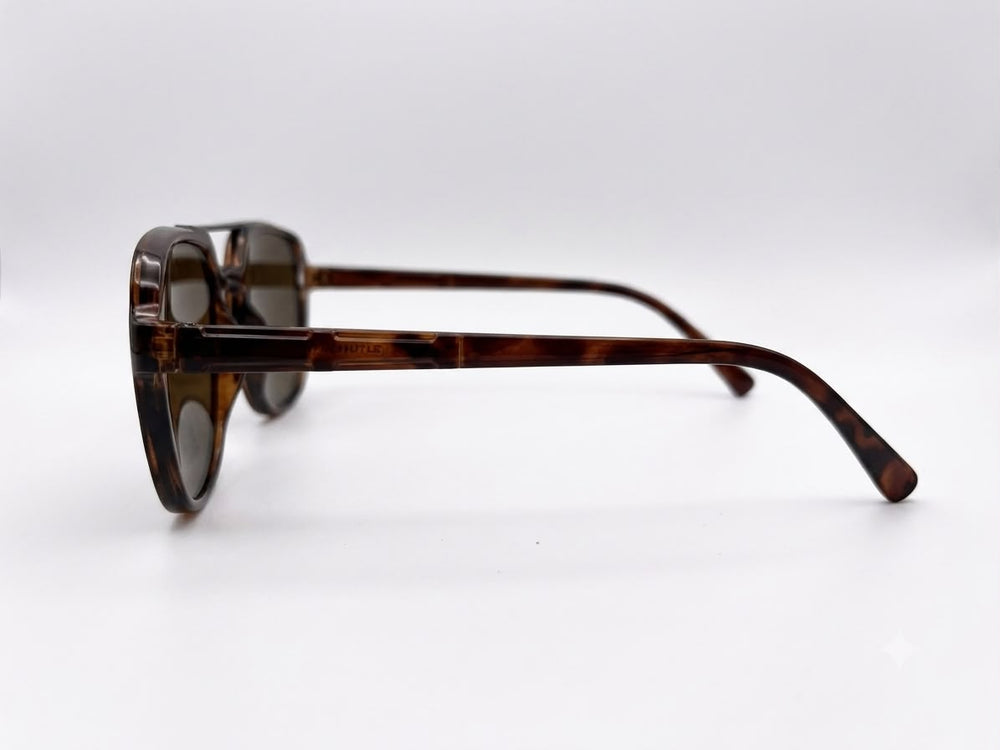 Vintage-Inspired Navigator Sunglasses Retro Charm Meets Clean Geometric Design